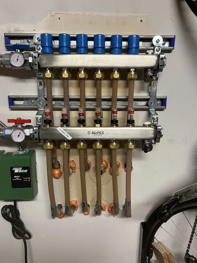 Plumber performing Gas Leak Detection at a residential property in La CaÃÂ±ada Flintridge